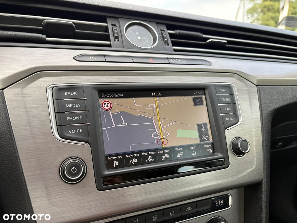 Volkswagen Passat 1.4 TSI BMT Comfortline - 20