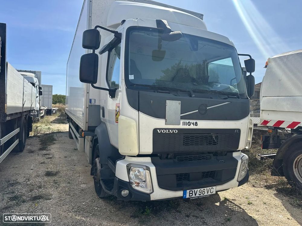 Volvo FL 250 16 TON C/ PLATAFORMA RETRÁTIL - 1