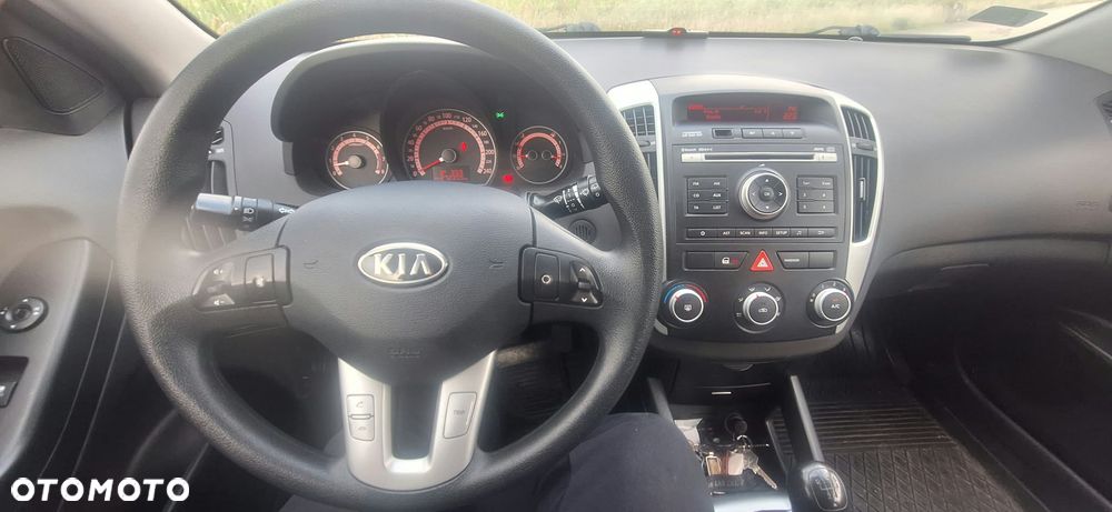 Kia Ceed 1.4 L - 24