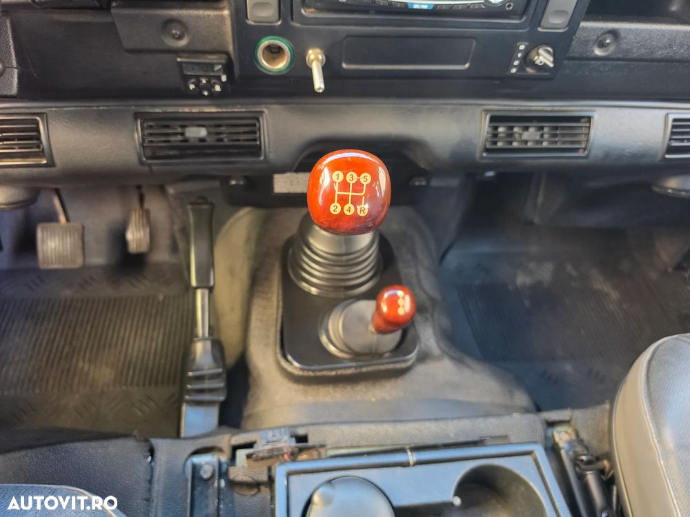 Land Rover Defender 110 S/W - 14
