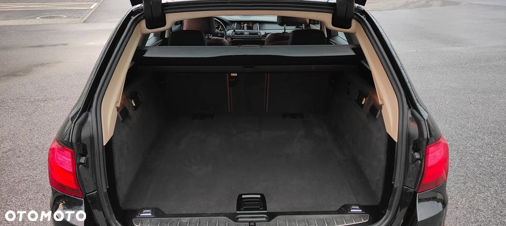 BMW Seria 5 525d Luxury Line - 30