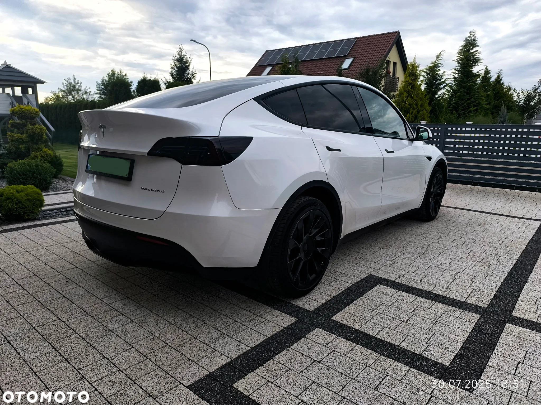 Tesla Y Long Range AWD - 8