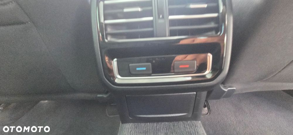 Volkswagen Passat Variant 2.0 TDI BMT Highline - 34