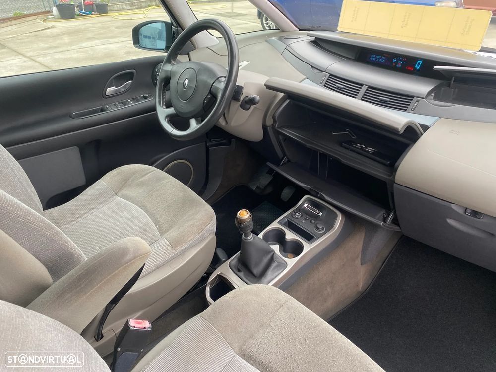 Renault Espace 2.2 dCi Initiale 6L - 12