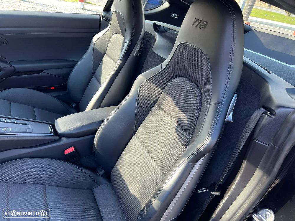 Porsche 718 Cayman T - 8