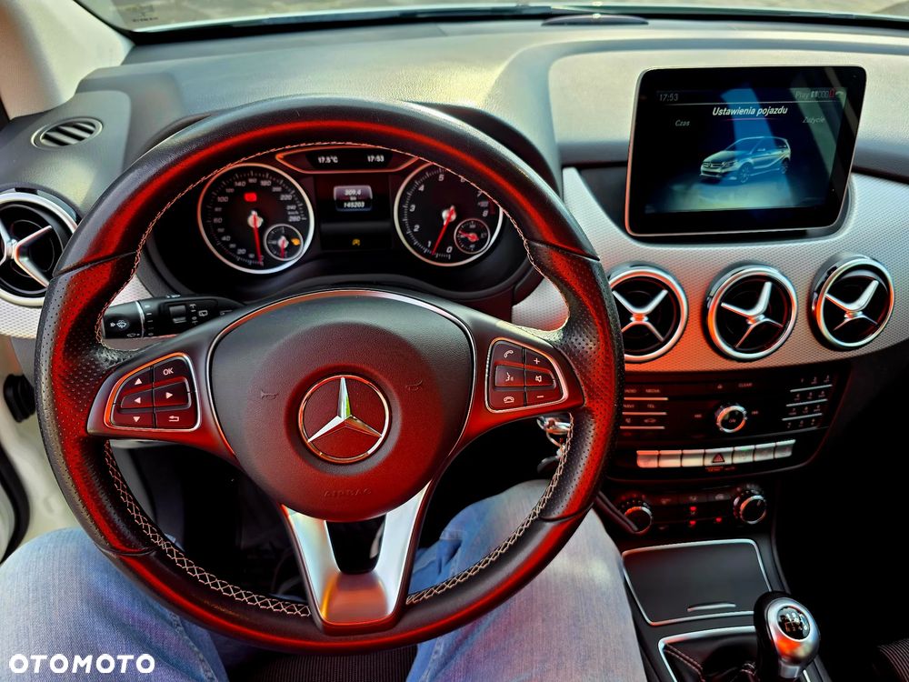 Mercedes-Benz Klasa B 200 UrbanStyle Edition - 25