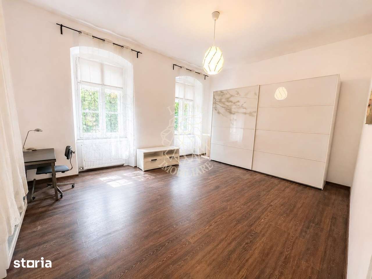 Apartament Renovat Complet 2 camere-et 1-parcare-curte comuna-Central — fotografia 1