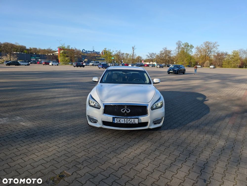 Infiniti Q70 - 8