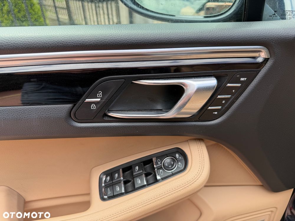 Porsche Macan - 25