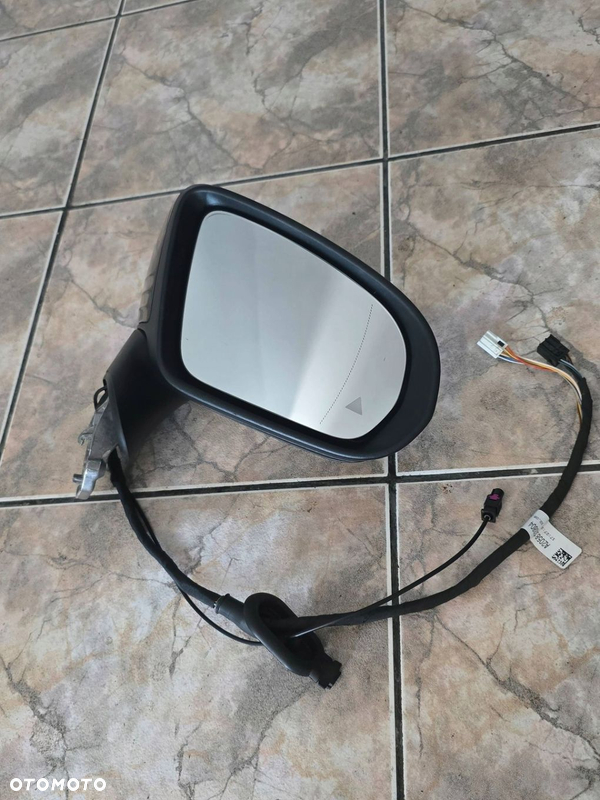 W205 COUPE ASYSTENT ANTENA 881 LUSTERKO