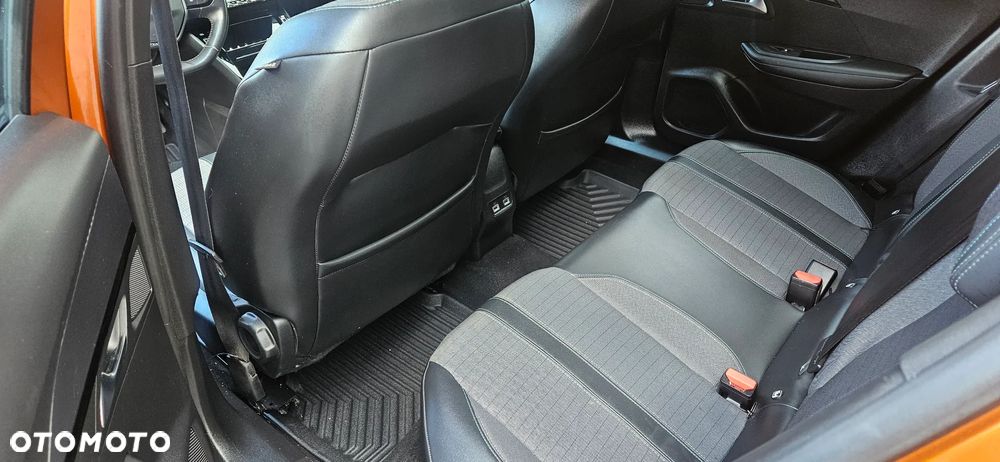 Peugeot 2008 1.5 BlueHDi Allure S&S EAT8 - 11