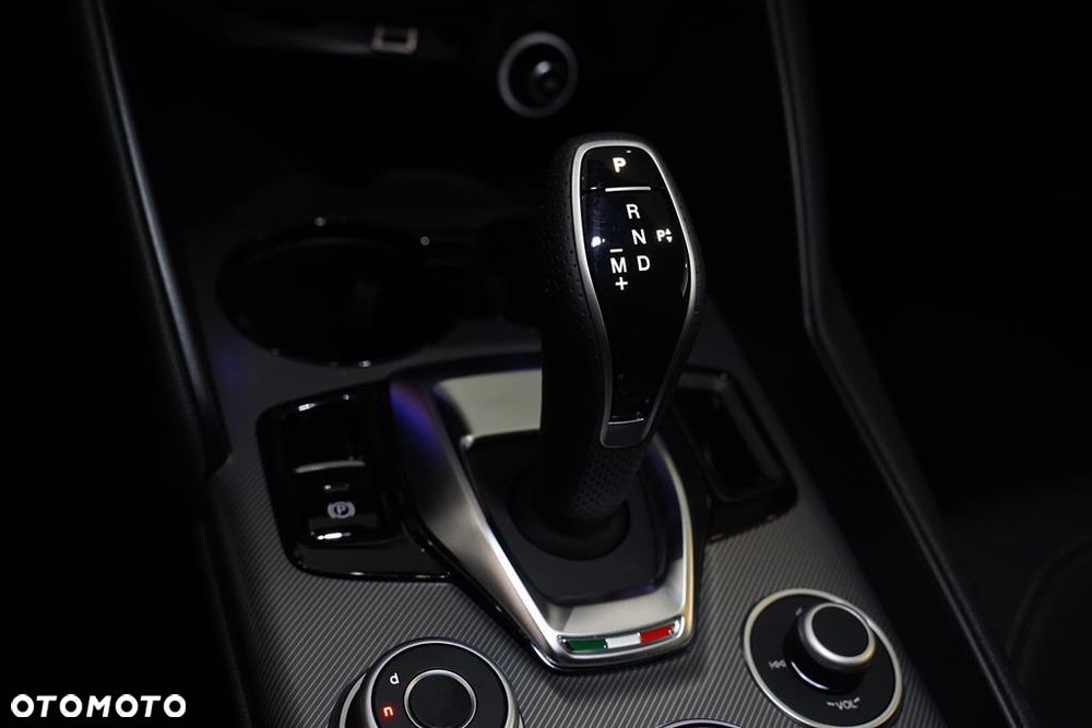 Alfa Romeo Giulia 2.0 Turbo Intensa Q4 - 24