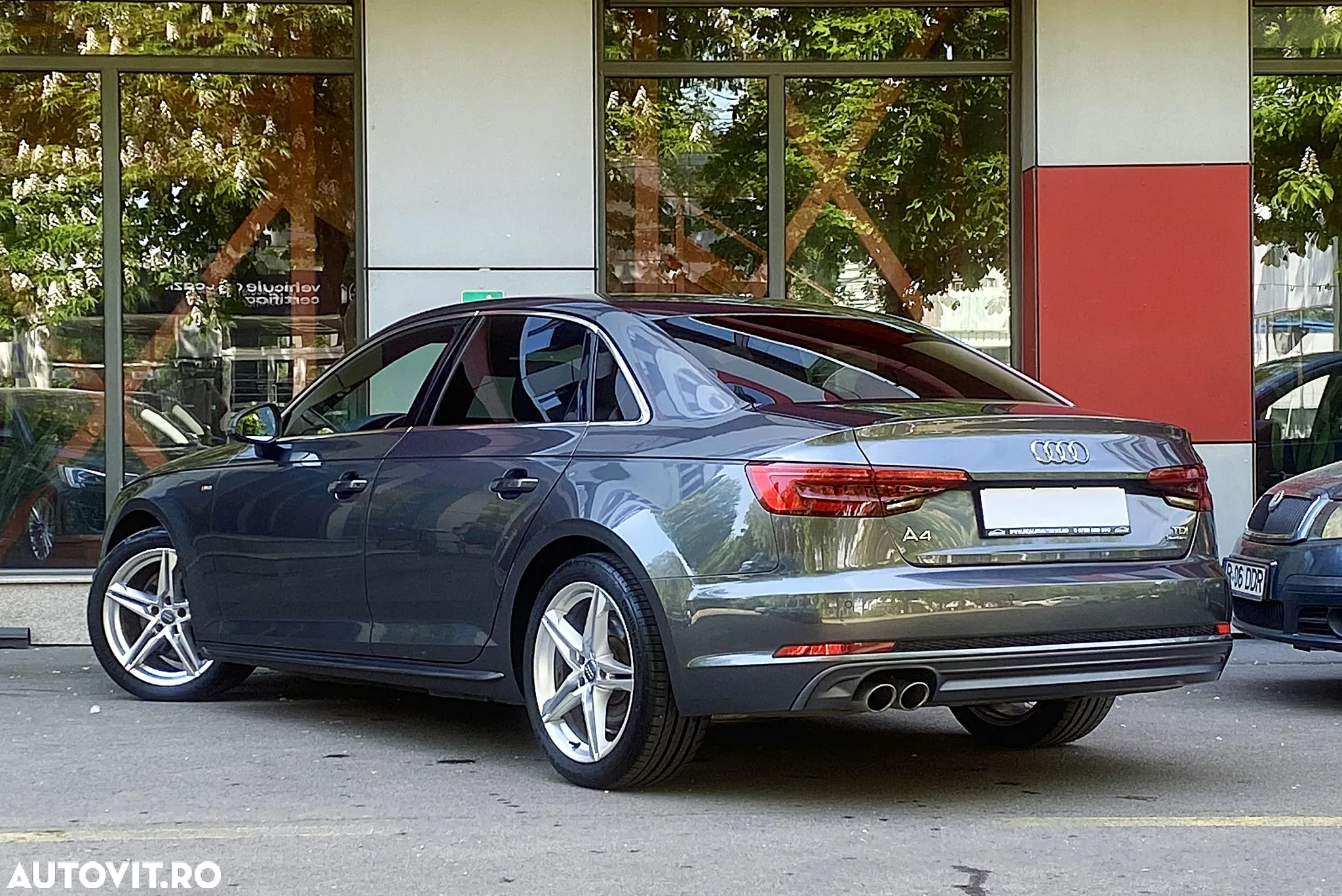 Audi A4 2.0 TDI DPF clean diesel quattro S tronic S line Sportpaket - 2