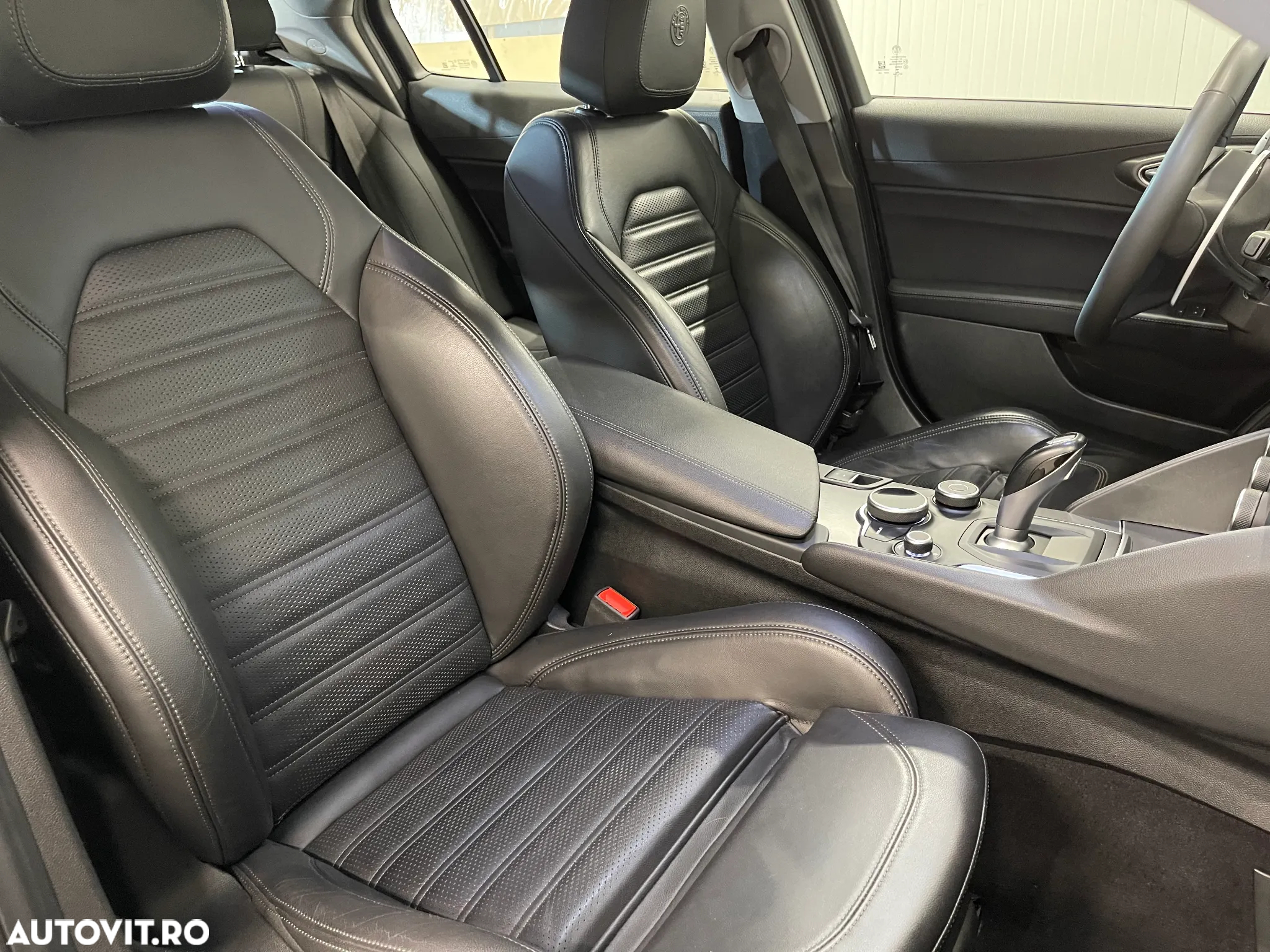 Alfa Romeo Giulia 2.2 Diesel AT8-Q4 Veloce - 9