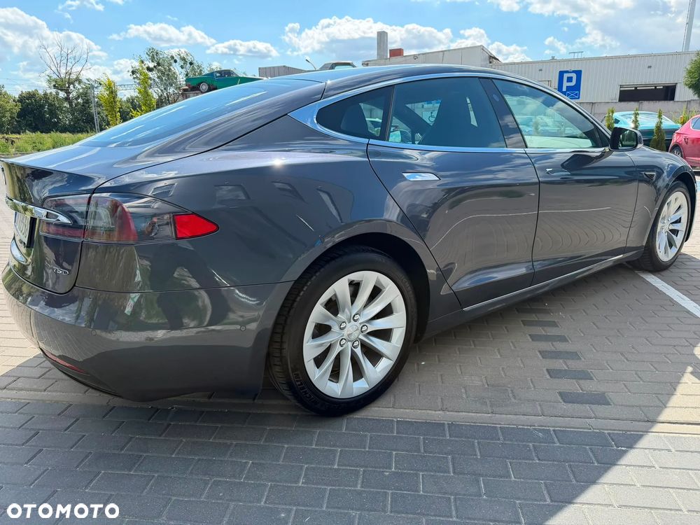 Tesla Model S - 5