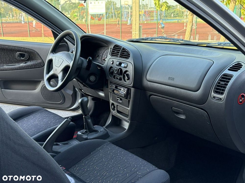 Mitsubishi Colt - 12