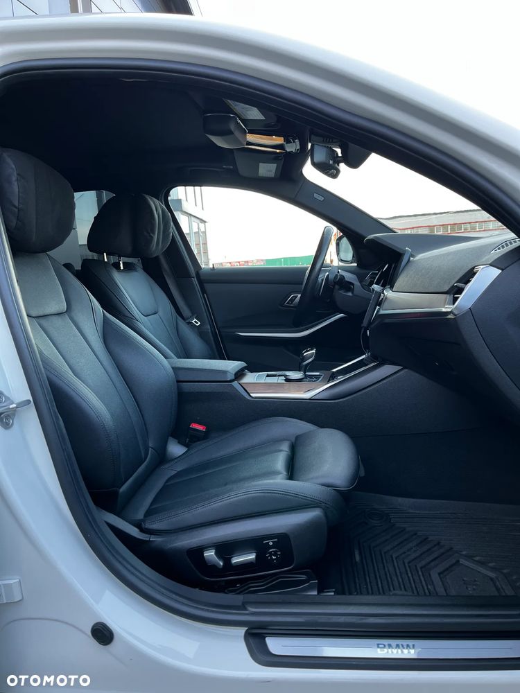BMW Seria 3 330i Sport Line - 9