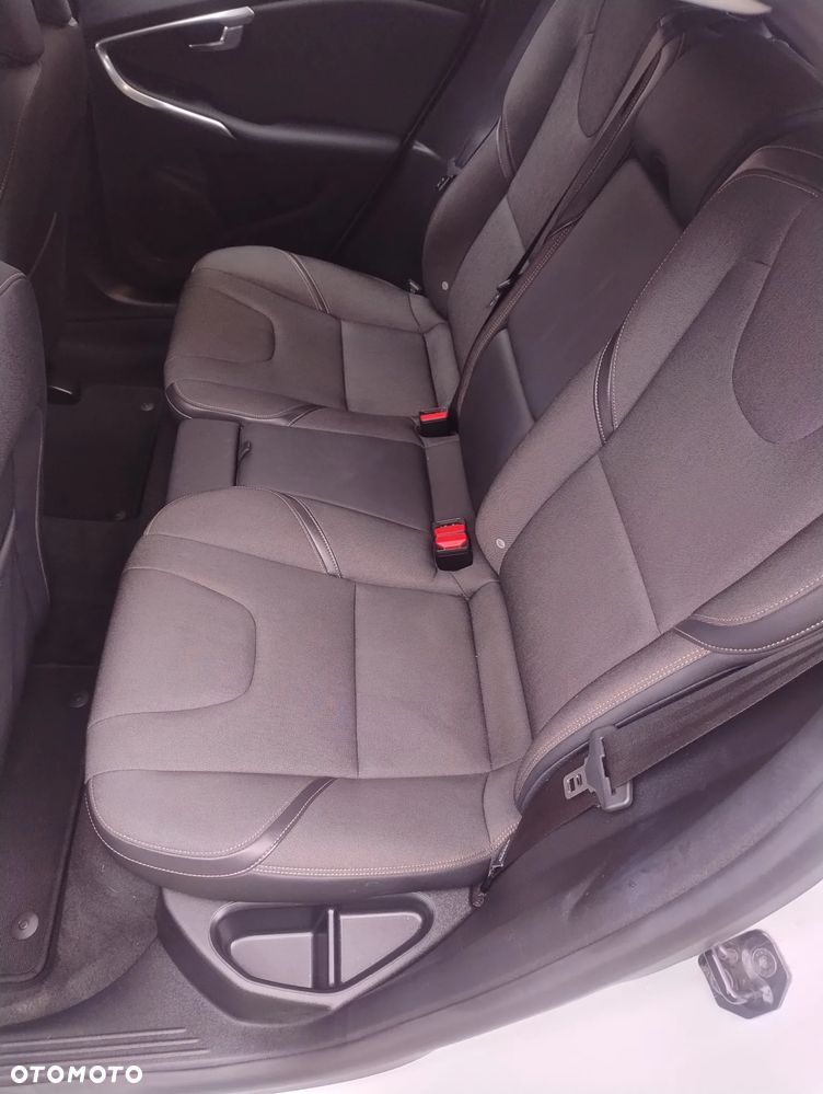 Volvo V40 T5 Geartronic Momentum - 19