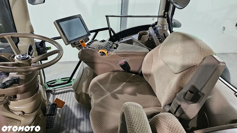 John Deere 6215 R - 4