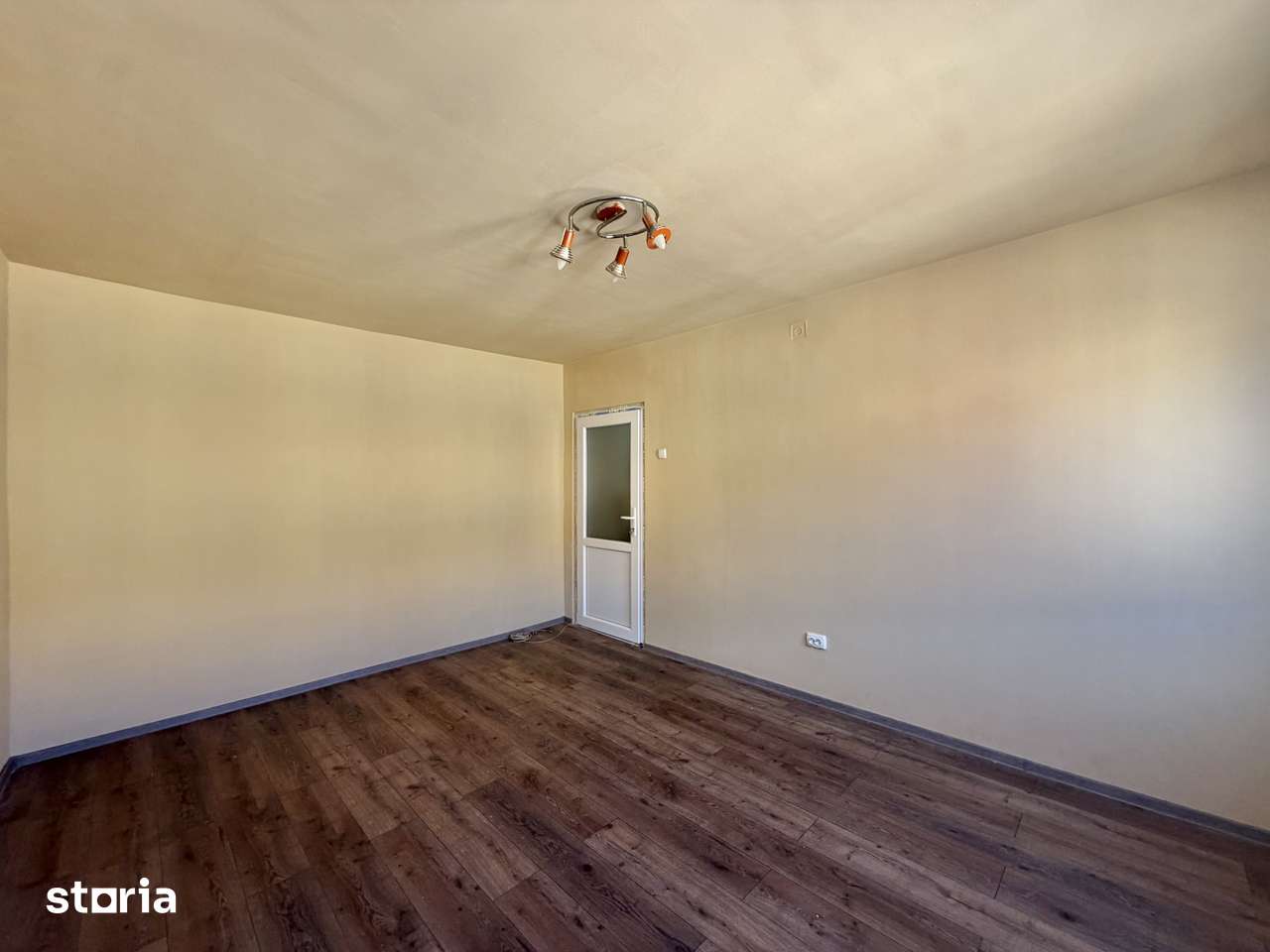 Apartament 2 camere, etaj 4, zona Dambovita — fotografia 1
