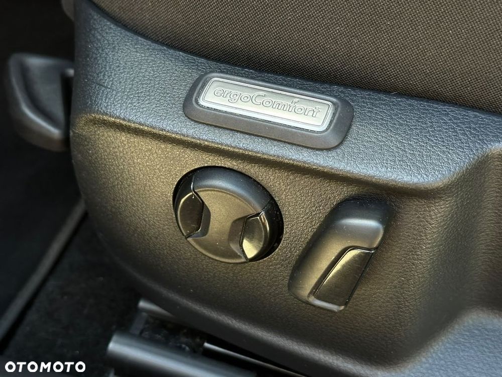 Volkswagen Passat 2.0 TSI Business DSG - 12