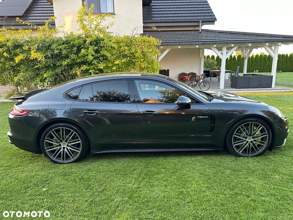 Porsche Panamera 4 E-Hybrid 10 Years Edition - 6