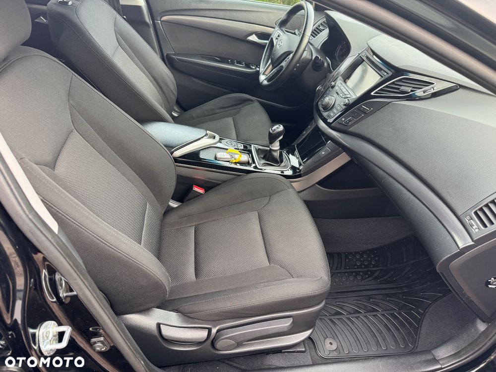 Hyundai i40 Kombi blue 1.6 Family+ - 32