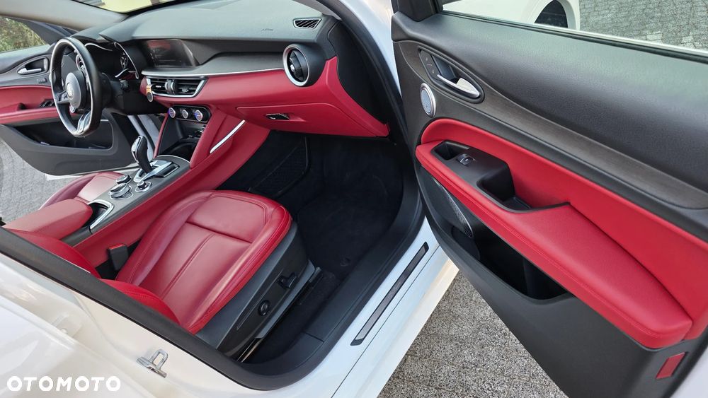 Alfa Romeo Stelvio 2.0 Turbo 16V AT8-Q4 Ti - 17