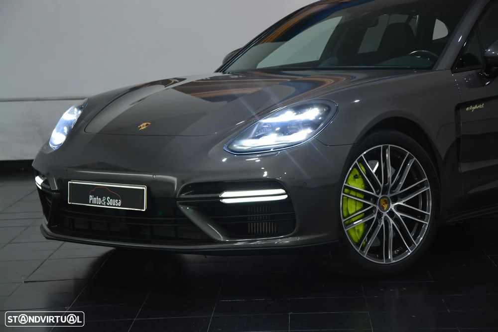 Porsche Panamera Sport Turismo Turbo S E-Hybrid - 19