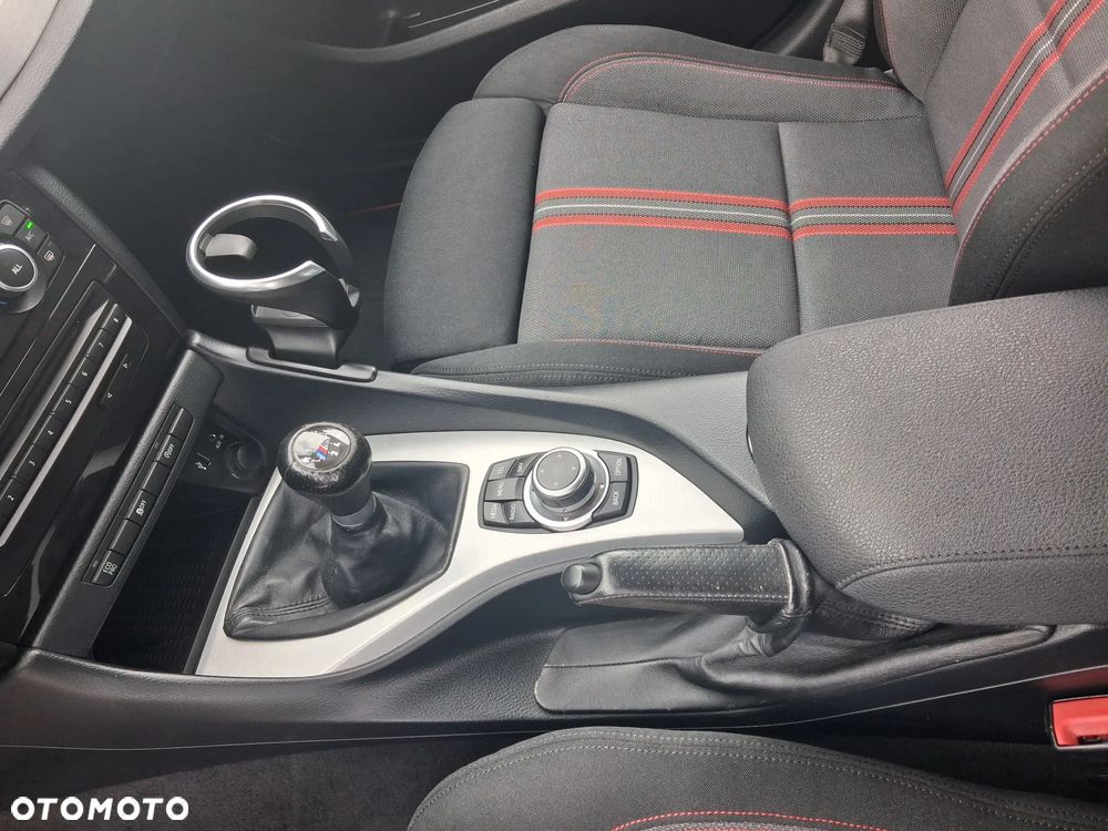 BMW X1 sDrive16d Sport Line - 23