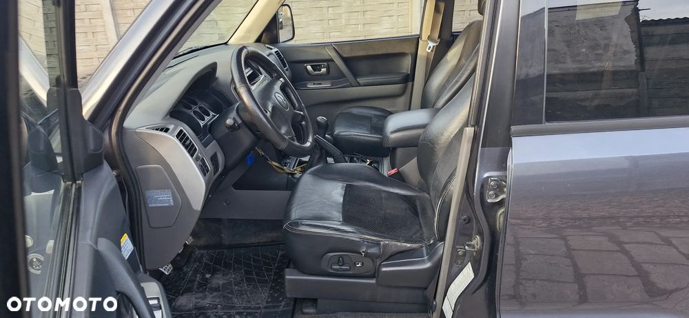 Mitsubishi Pajero - 8