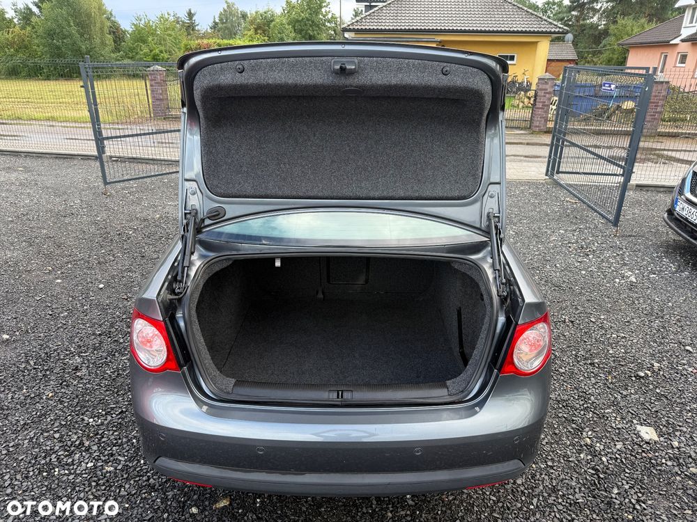 Volkswagen Jetta 1.4 TSI Sportline - 28
