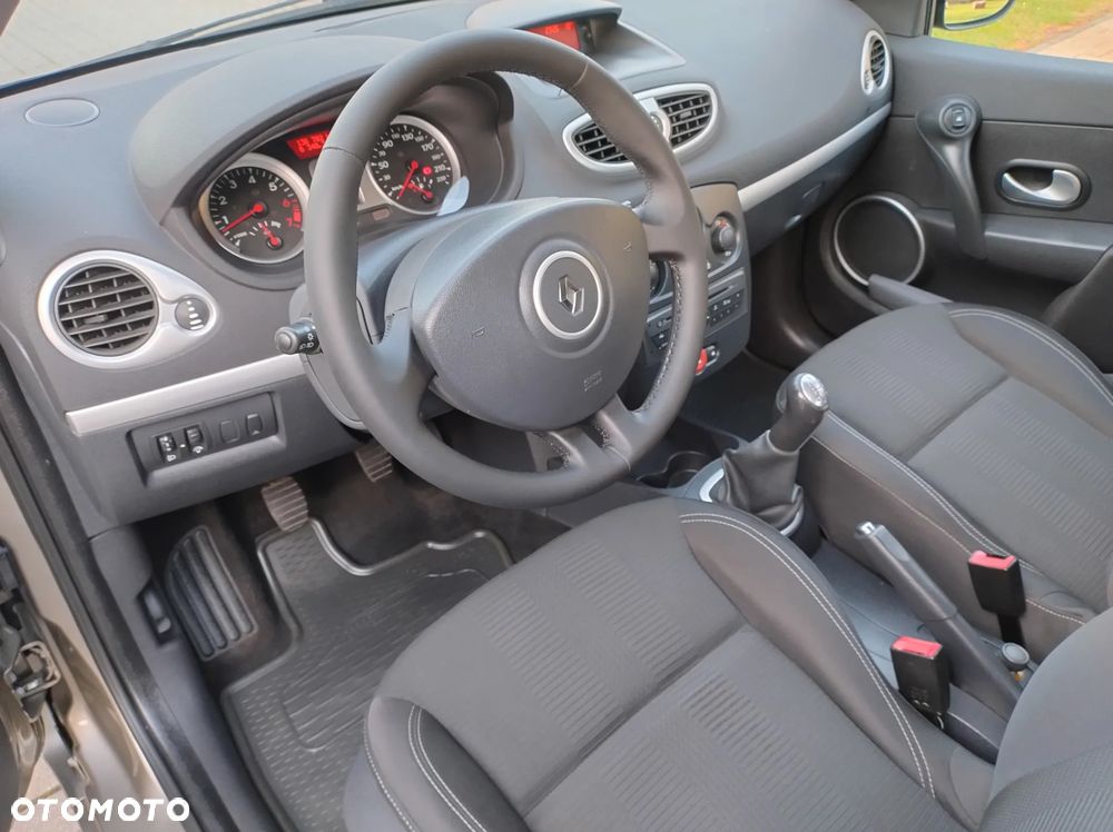 Renault Clio 1.2 16V Dynamique - 21