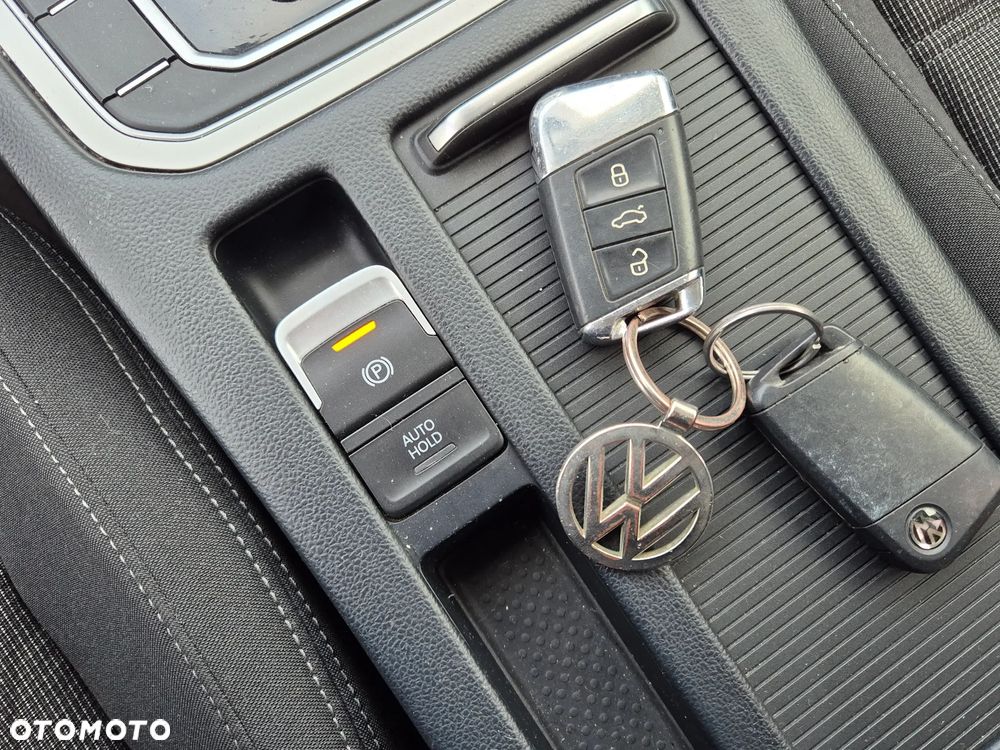 Volkswagen Passat - 16