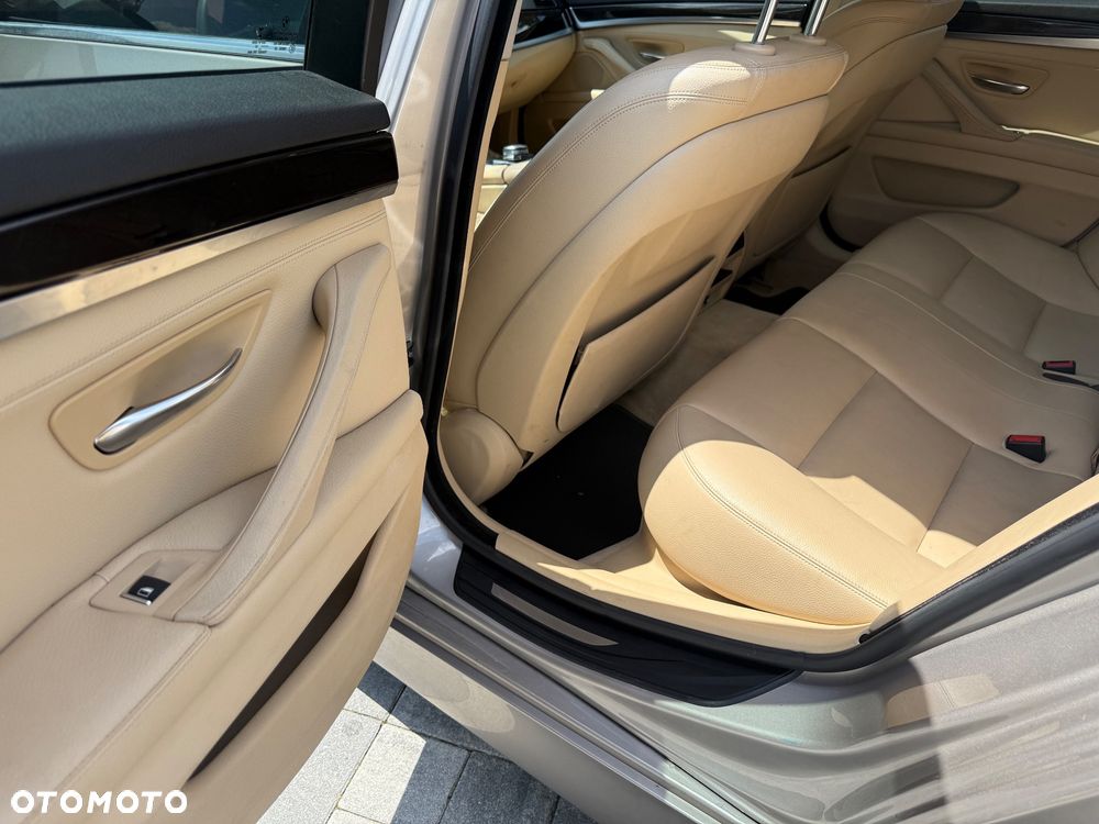 BMW Seria 5 528i xDrive Sport-Aut Luxury Line - 17