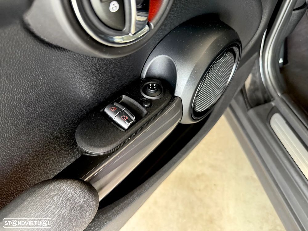 MINI 3 Portas One D - 56