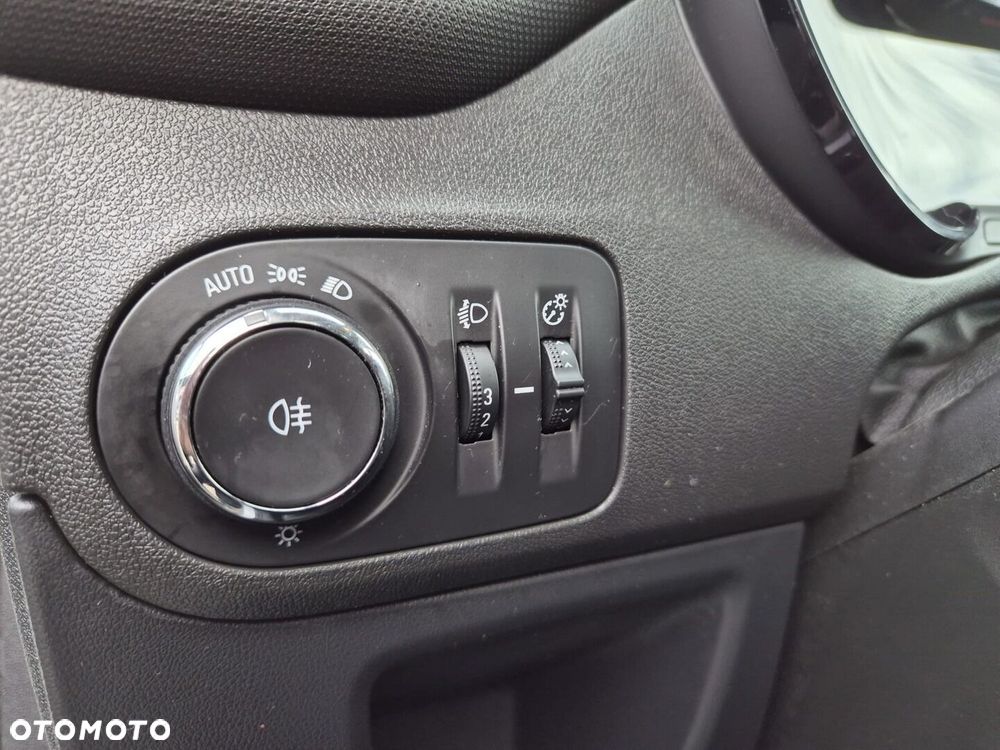 Opel Crossland X - 9