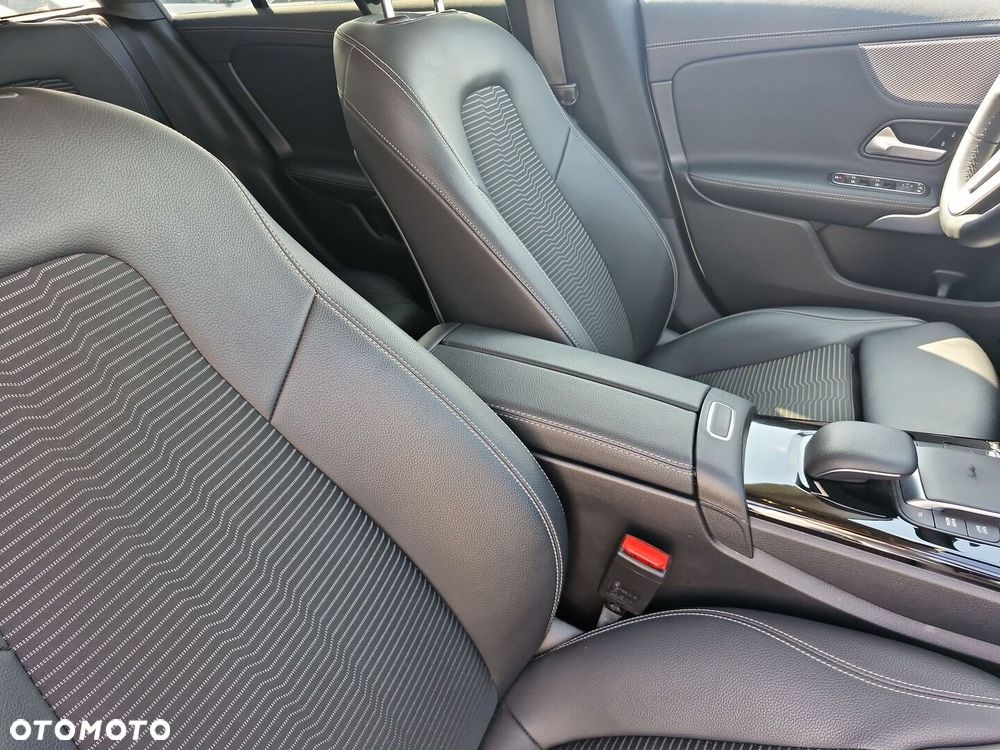 Mercedes-Benz CLA 180 Progressive 7G-DCT - 8