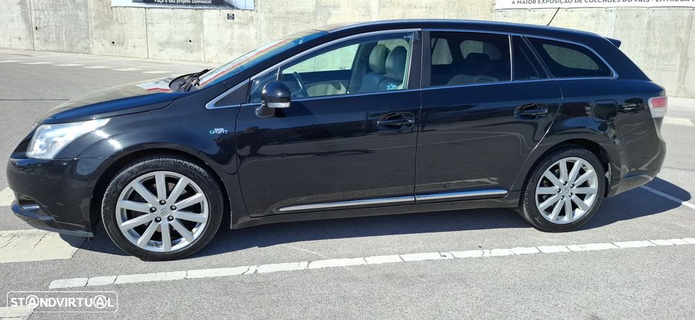 Toyota Avensis SW 2.2 D-CAT Luxury +P.Multimédia - 1
