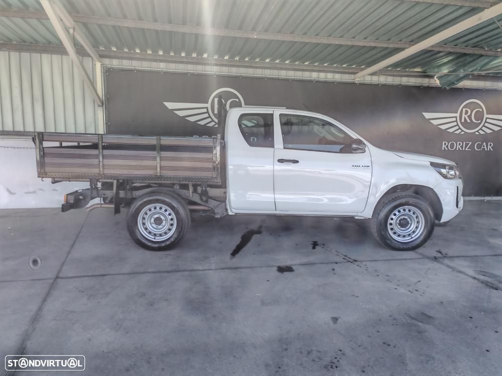 Toyota Hilux 2.4 D-4D 4WD CE 3L - 4