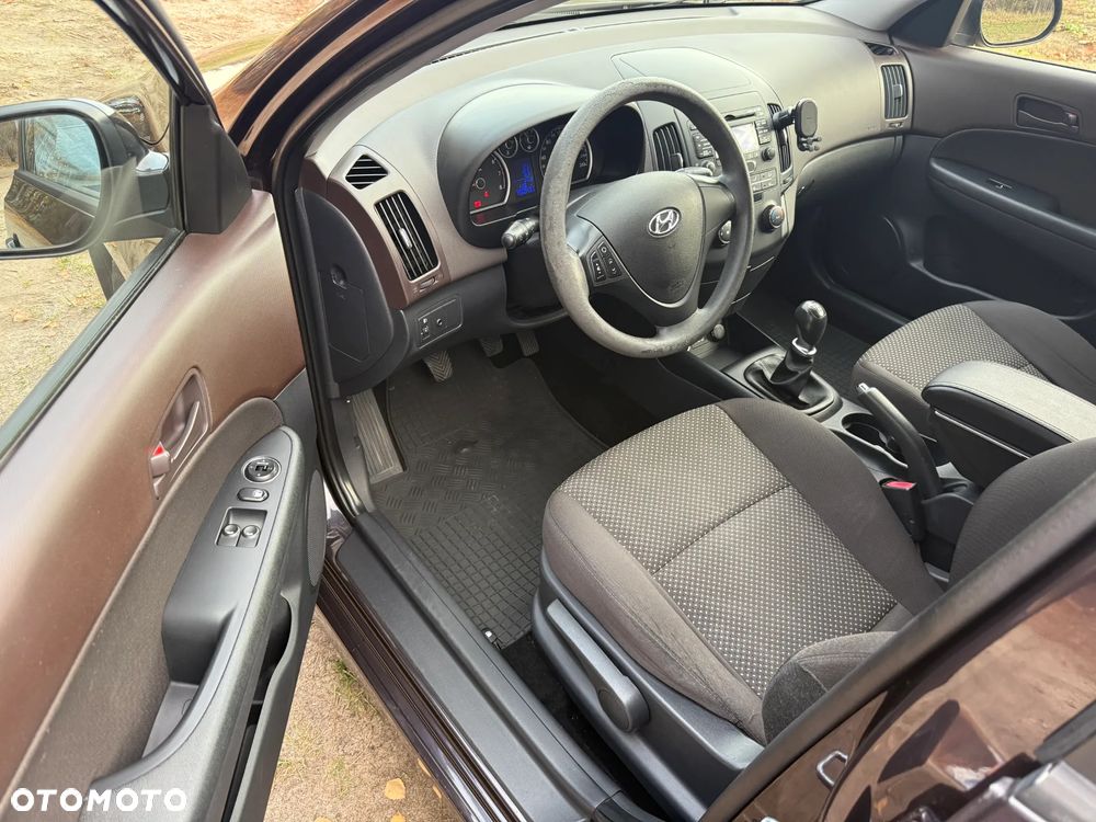 Hyundai i30 1.6 Comfort - 11