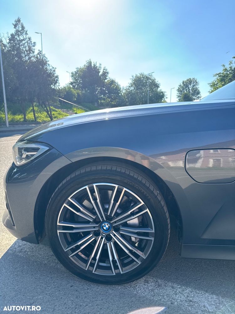 BMW Seria 3 330e iPerformance AT Sport Line - 17