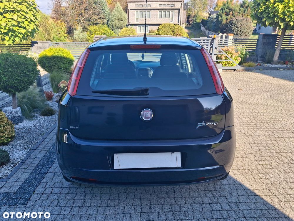 Fiat Grande Punto 2011 photo 3