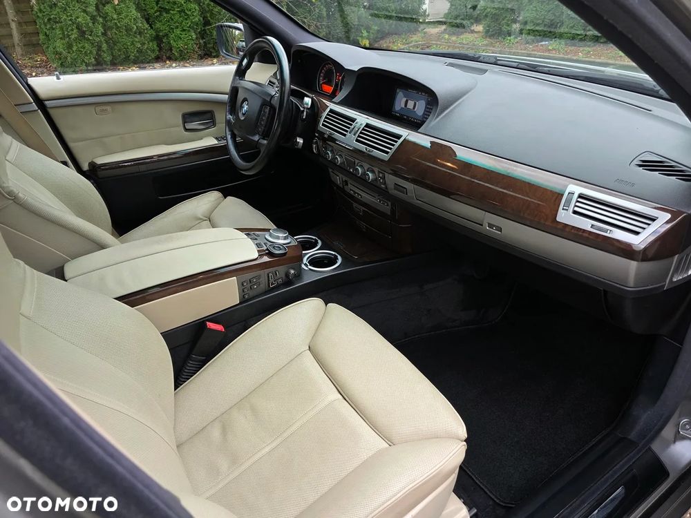 BMW Seria 7 - 24