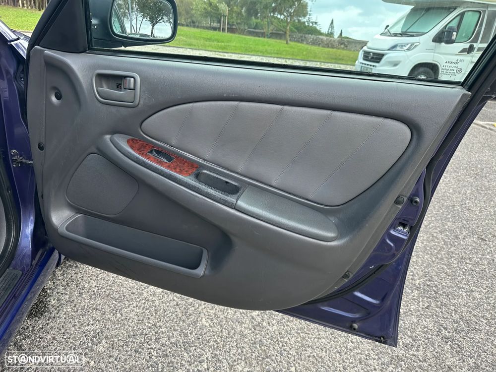 Toyota Avensis SW 2.0 D4D Sol EC+ABC - 17