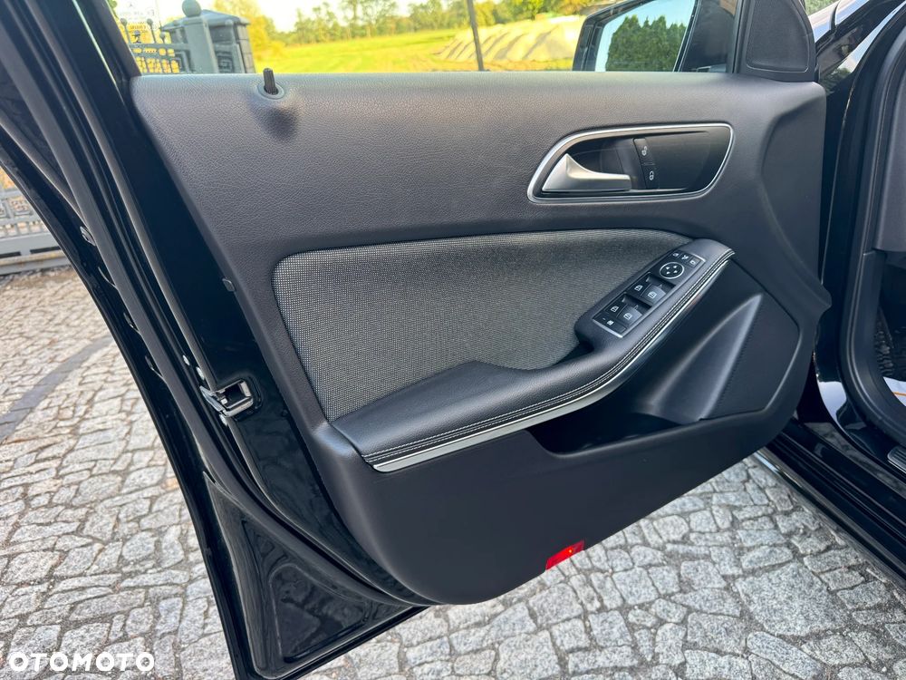 Mercedes-Benz Klasa A 180 (BlueEFFICIENCY) 7G-DCT Urban - 31