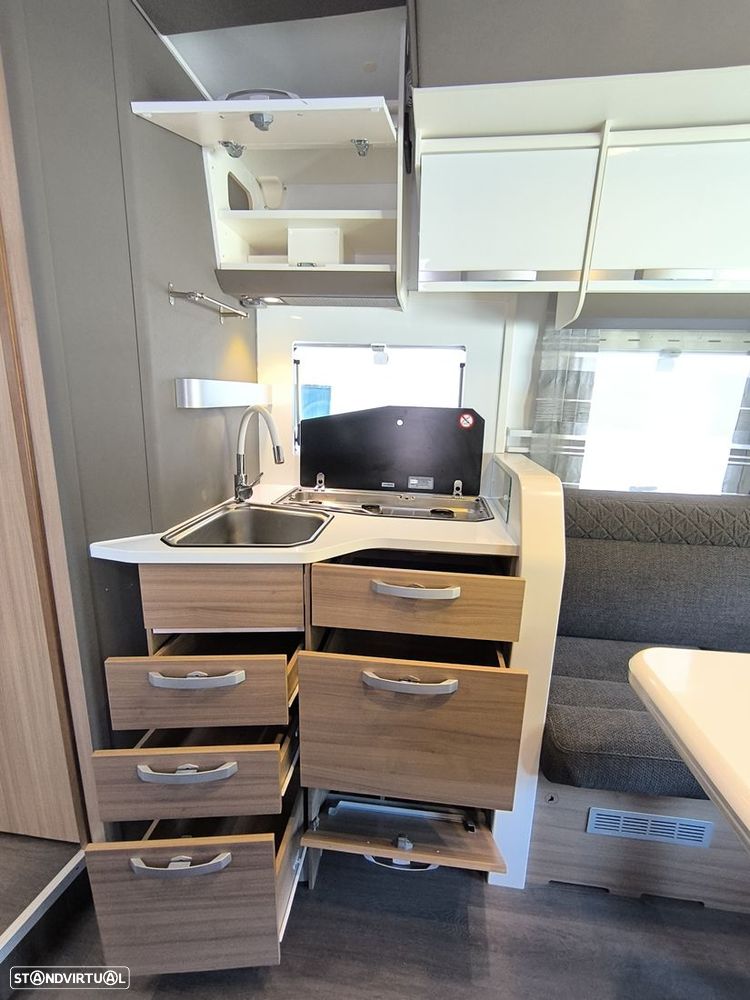 Adria Matrix 670DC (Cama central) - 8