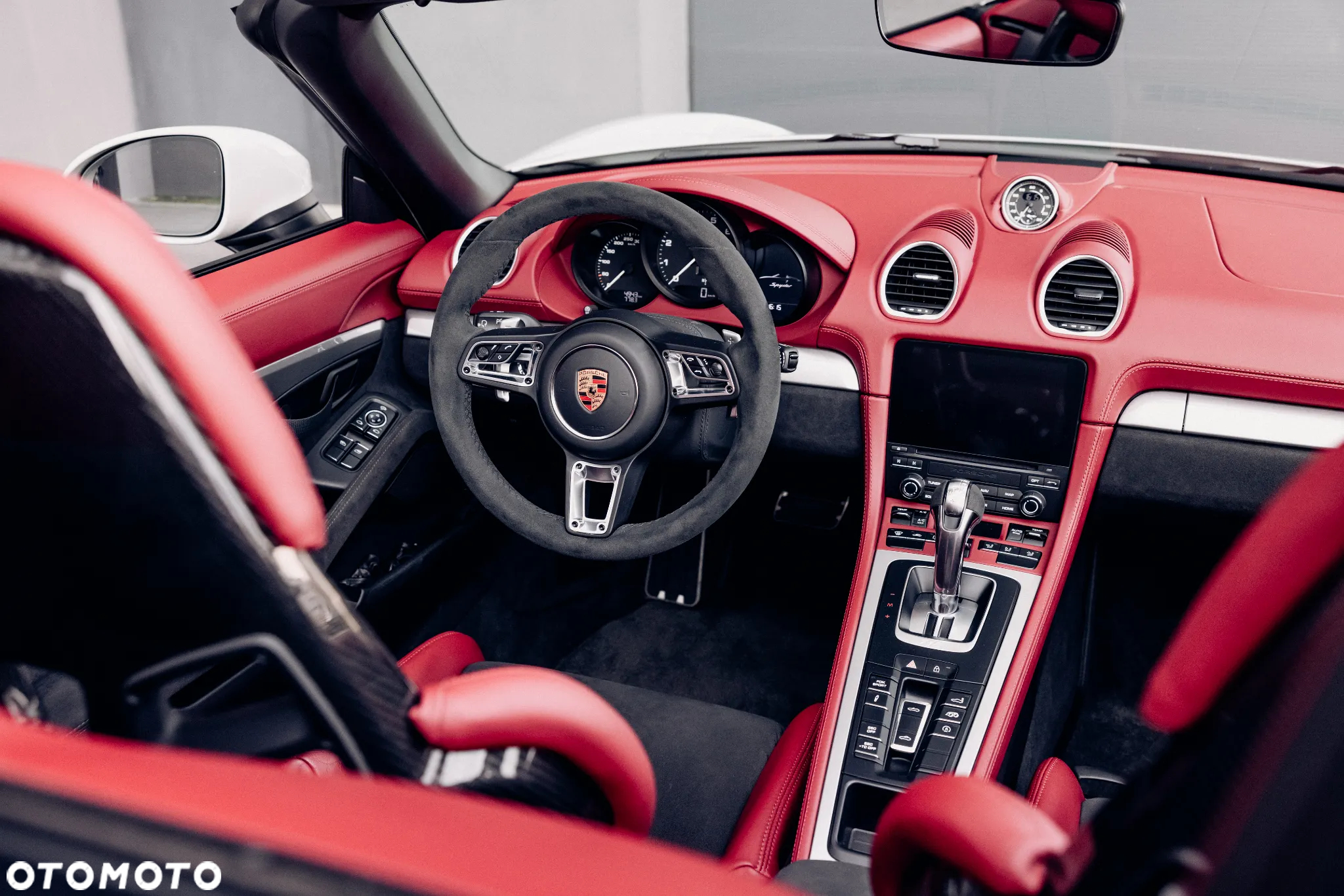 Porsche 718 Spyder - 8