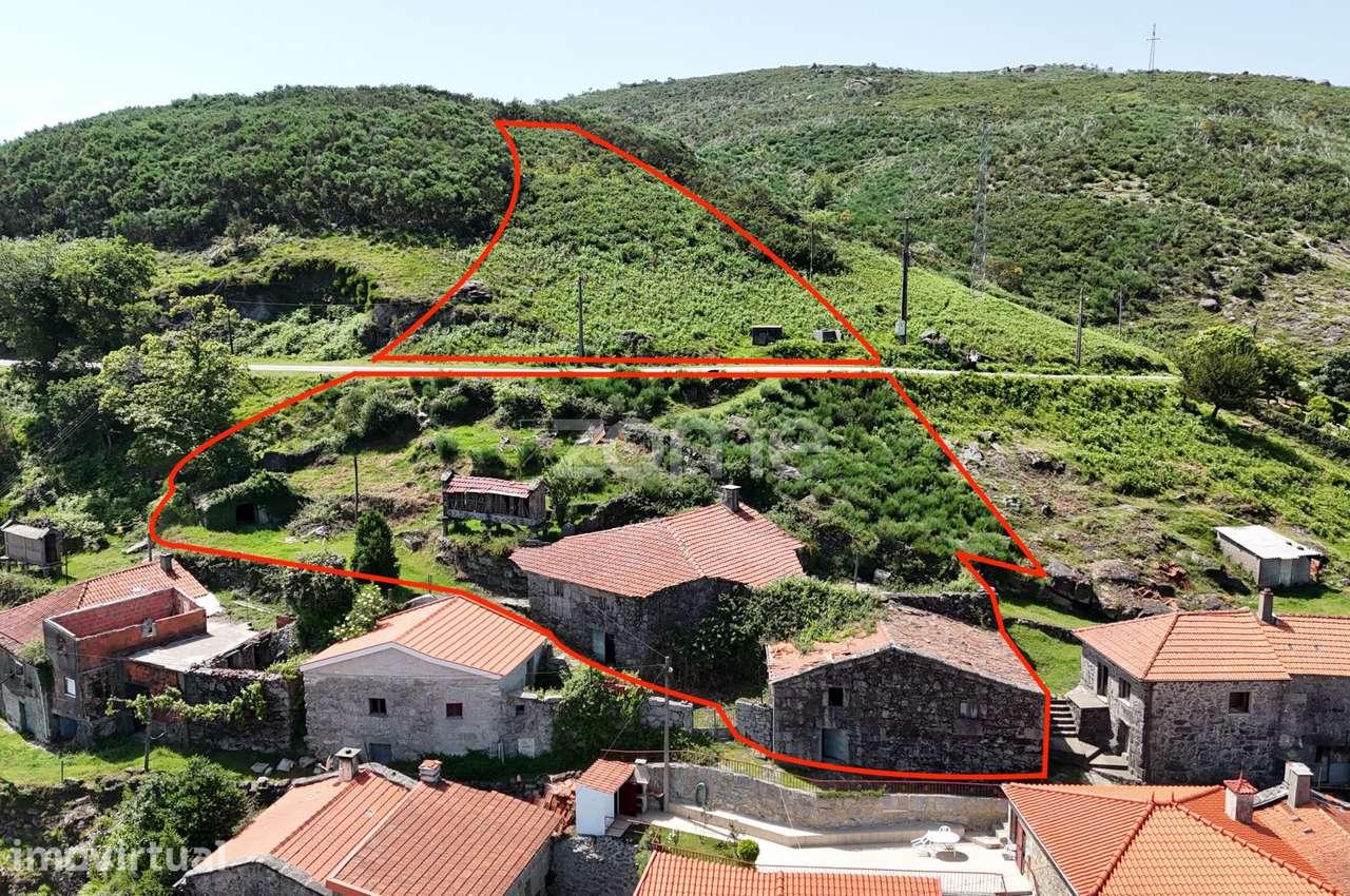 Propriedade em Valdreu, às portas do Parque Nacional da Peneda-Gerê... - Grande imagem: 2/22