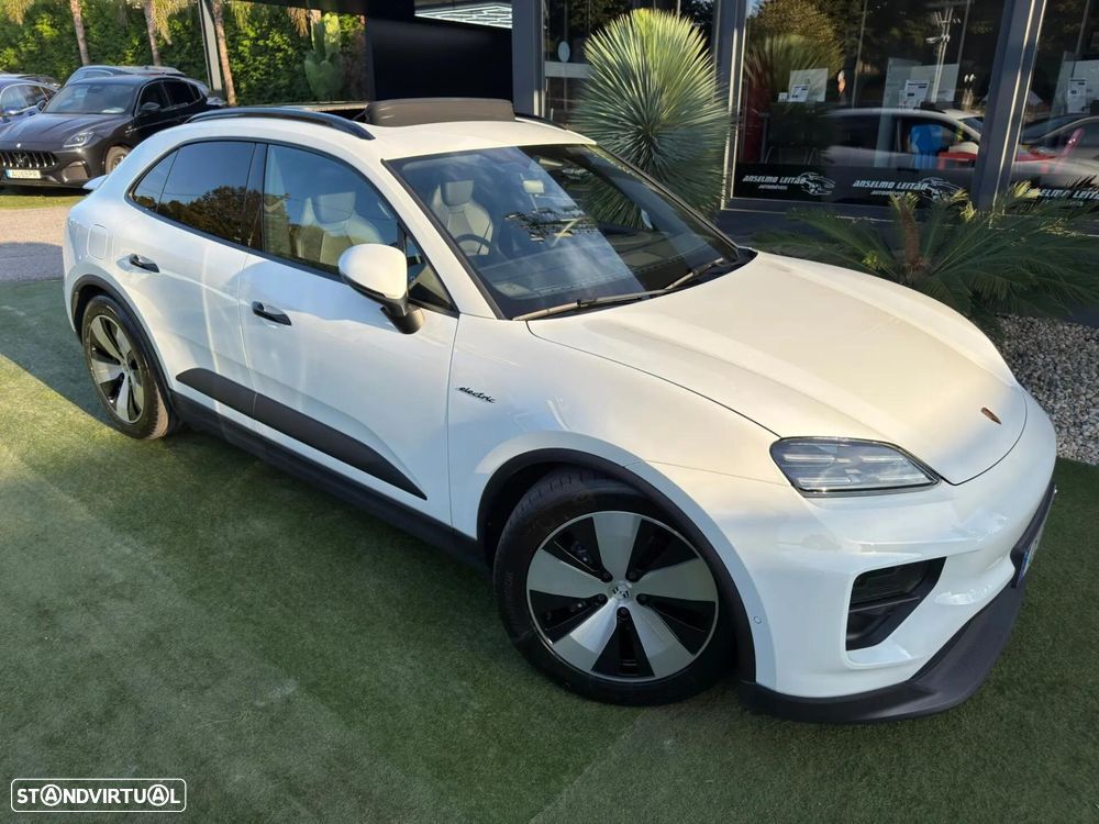 Porsche Macan Electric 4 - 12